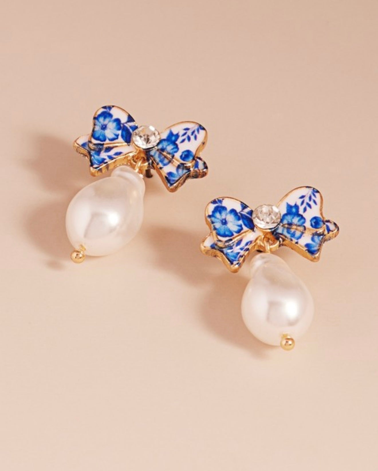 Bow pearl post earrings