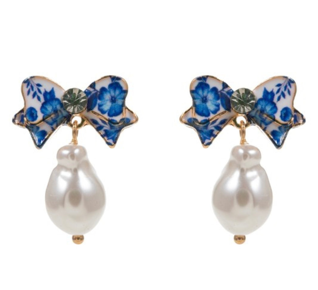 Bow pearl post earrings