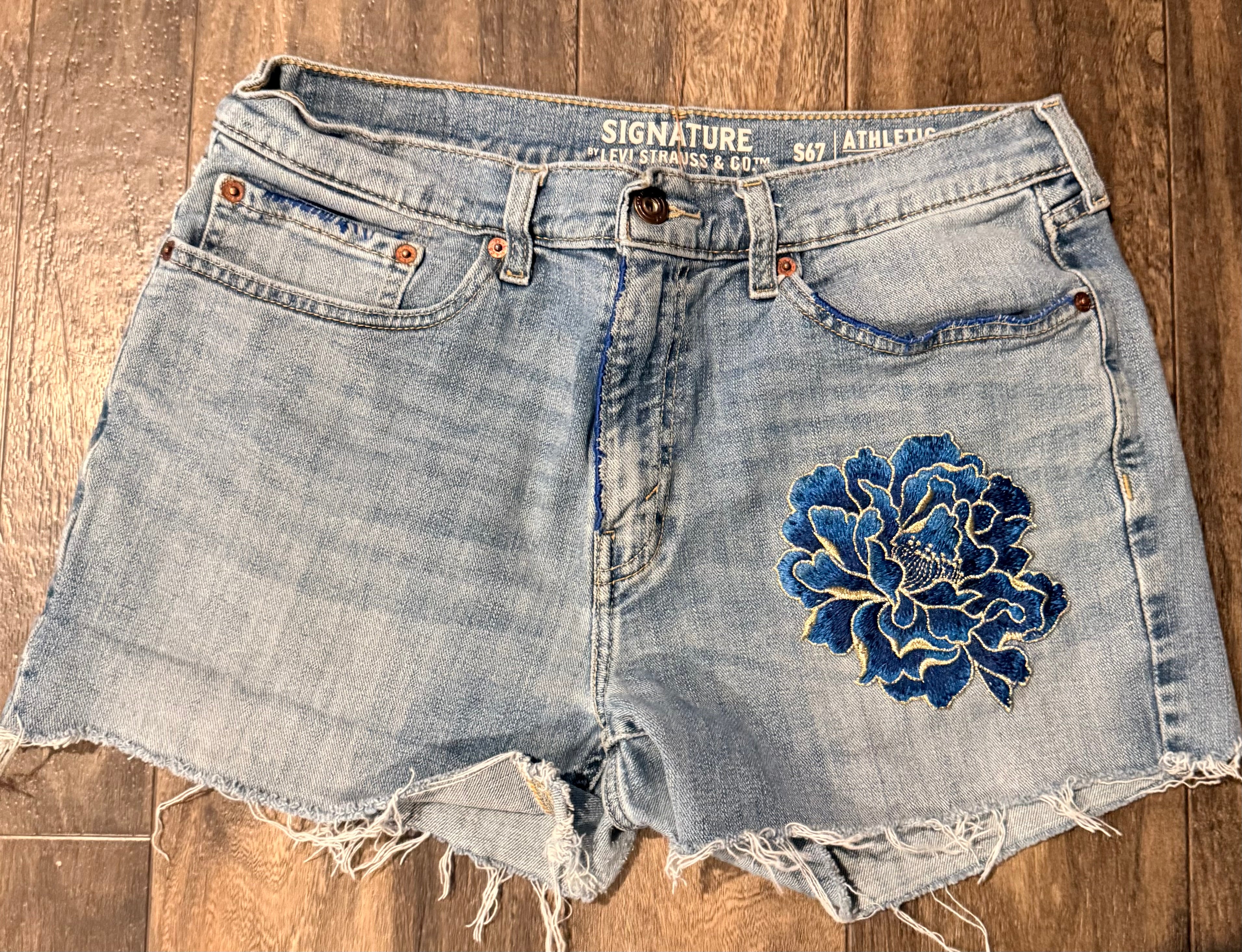 Blanche upcycled Levi-Strauss Signature shorts