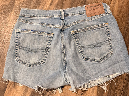 Blanche upcycled Levi-Strauss Signature shorts