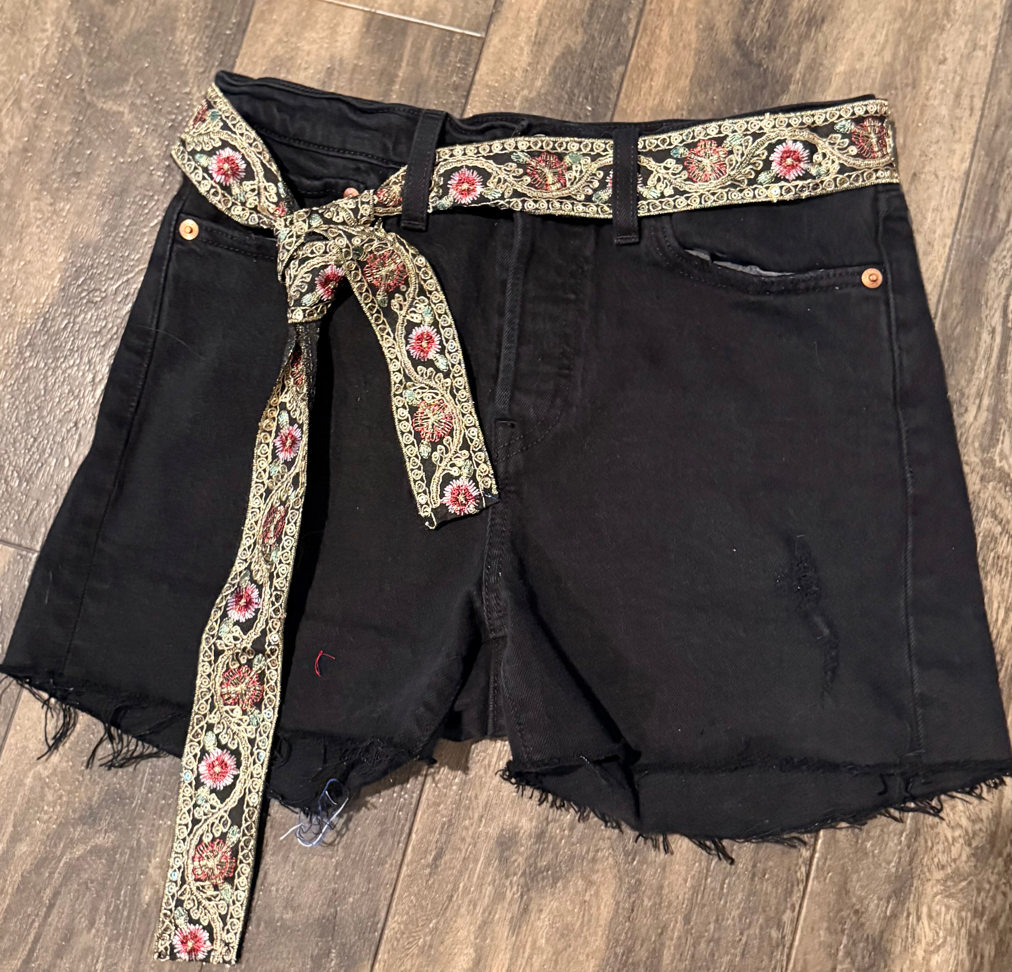 Karli upcycled Levi's Premium shorts
