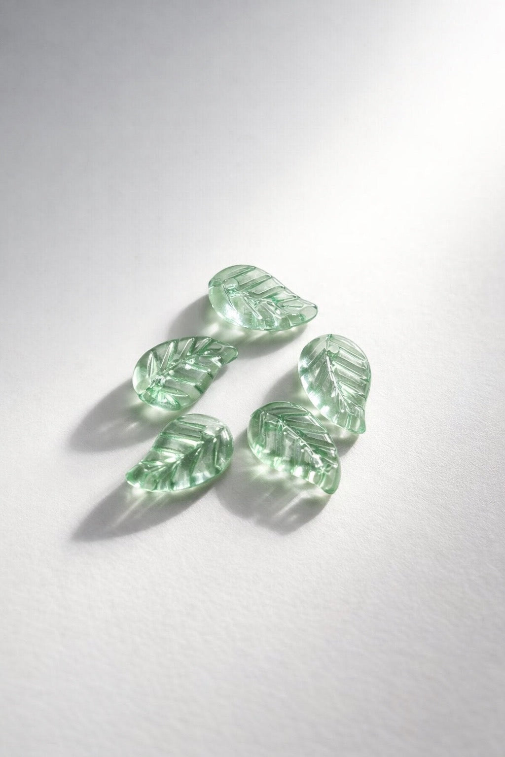 MEDIUM LEAF CHARM