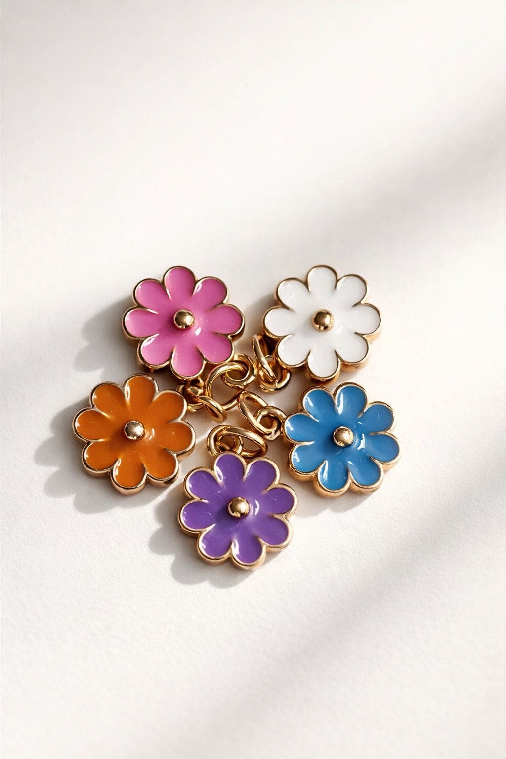 DAISY ENAMEL CHARM